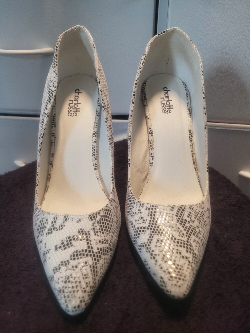 Cream/white and Black Snake-Print Pointed Toe Pumps